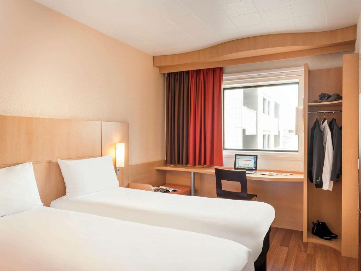Ibis Paris La Defense Esplanade Hotel Courbevoie Exterior photo