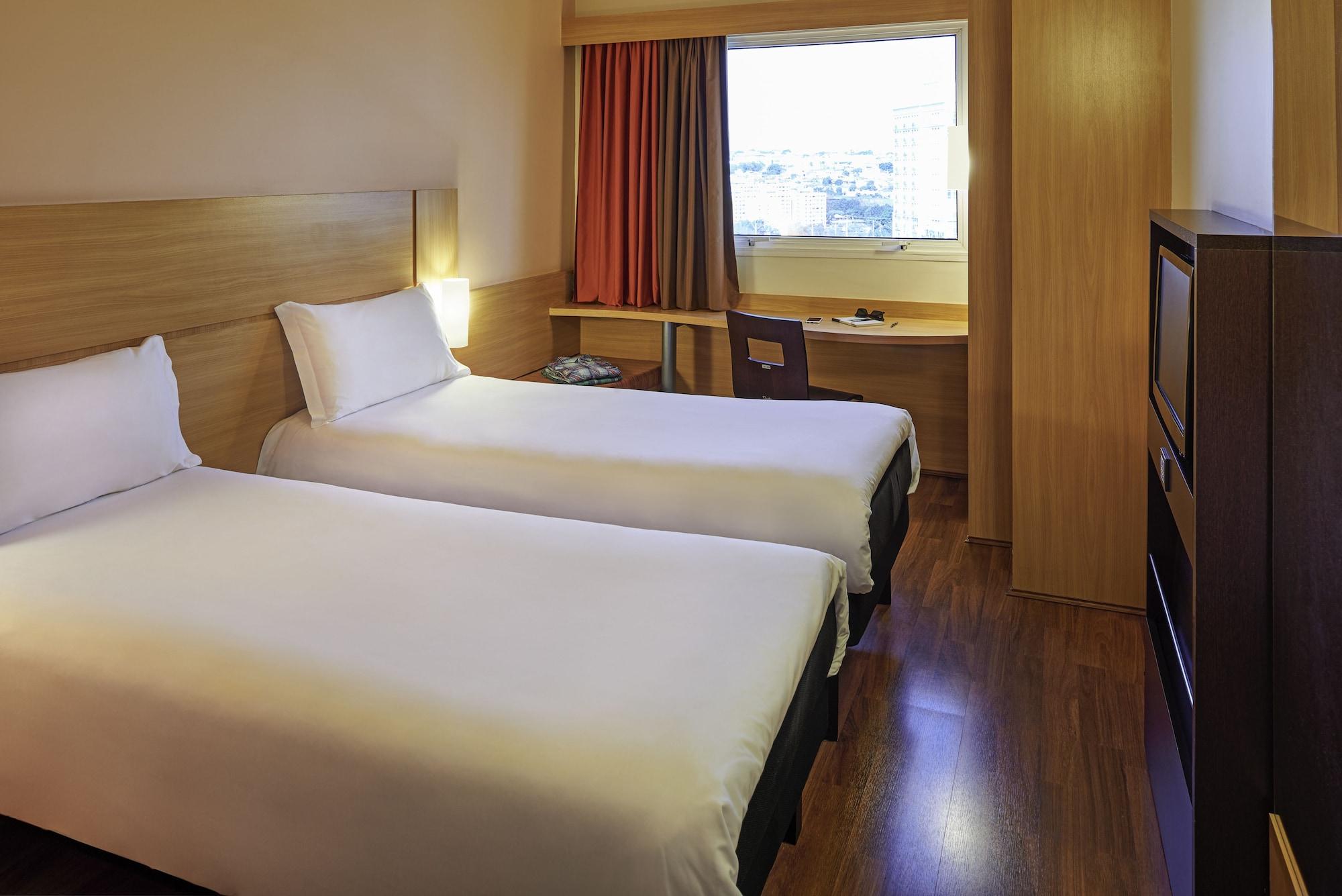 Ibis Paris La Defense Esplanade Hotel Courbevoie Exterior photo