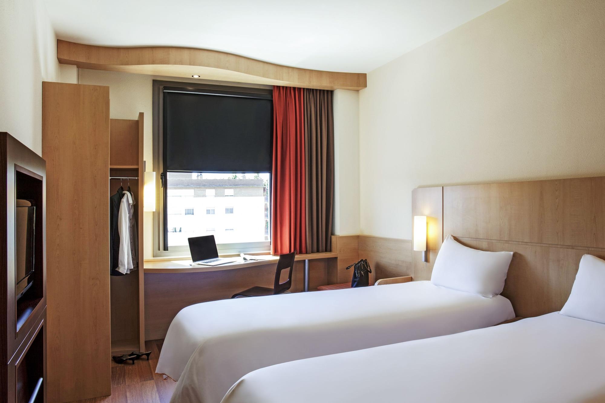 Ibis Paris La Defense Esplanade Hotel Courbevoie Exterior photo