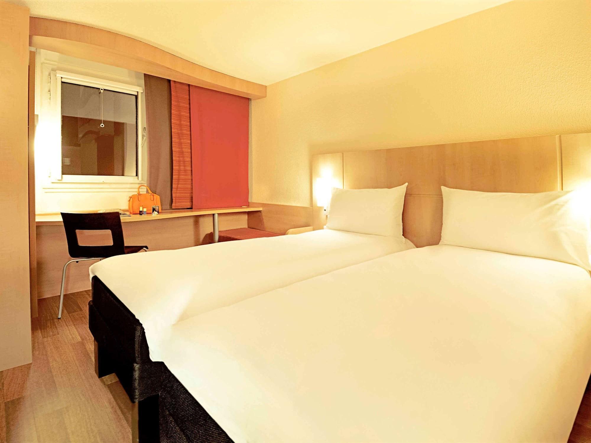 Ibis Paris La Defense Esplanade Hotel Courbevoie Exterior photo