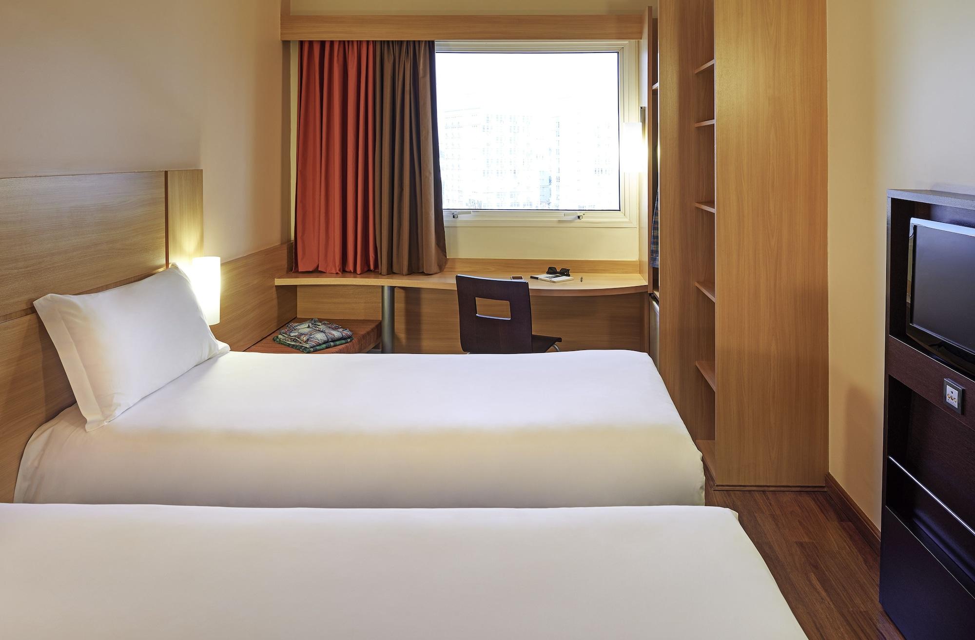 Ibis Paris La Defense Esplanade Hotel Courbevoie Exterior photo