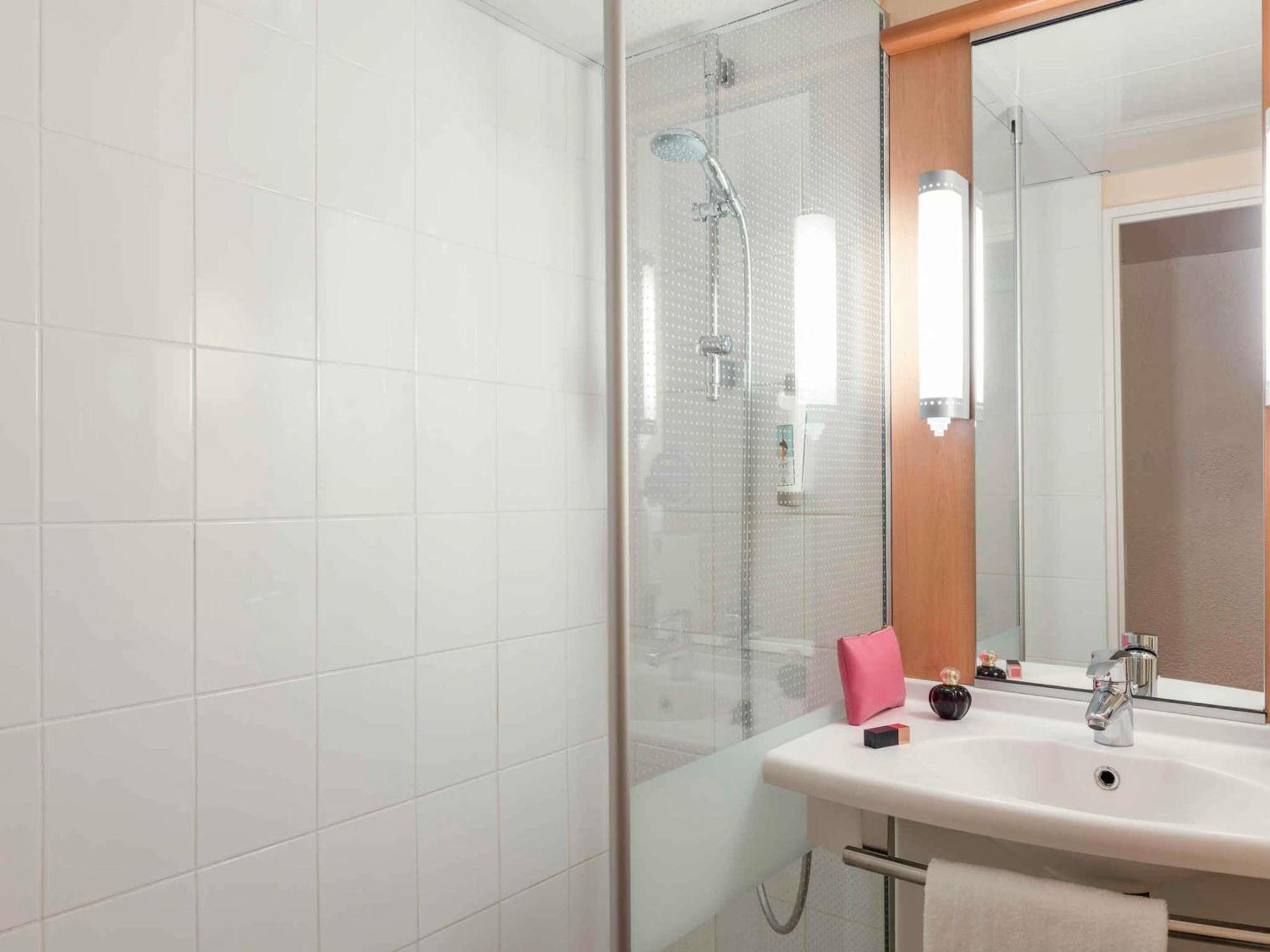 Ibis Paris La Defense Esplanade Hotel Courbevoie Exterior photo