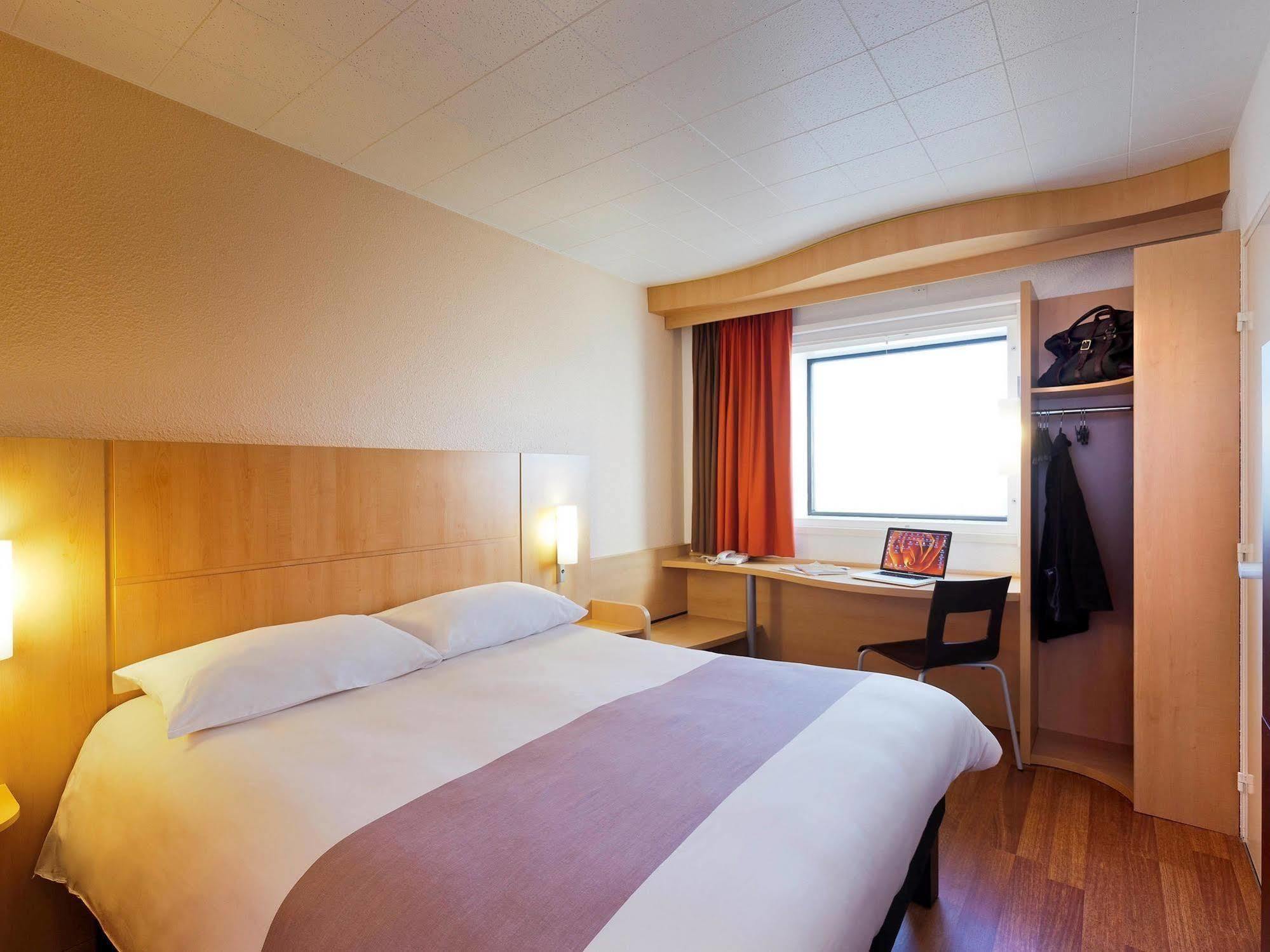 Ibis Paris La Defense Esplanade Hotel Courbevoie Exterior photo
