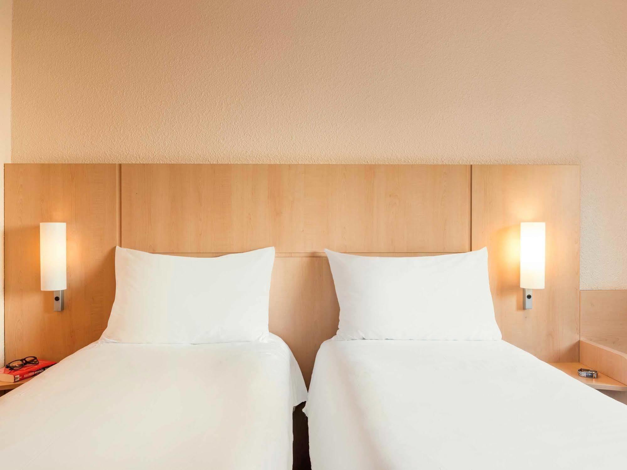 Ibis Paris La Defense Esplanade Hotel Courbevoie Exterior photo